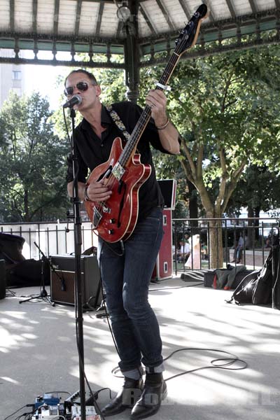 ROBI - 2012-09-09 - PARIS - Square de la Place des Fetes - 